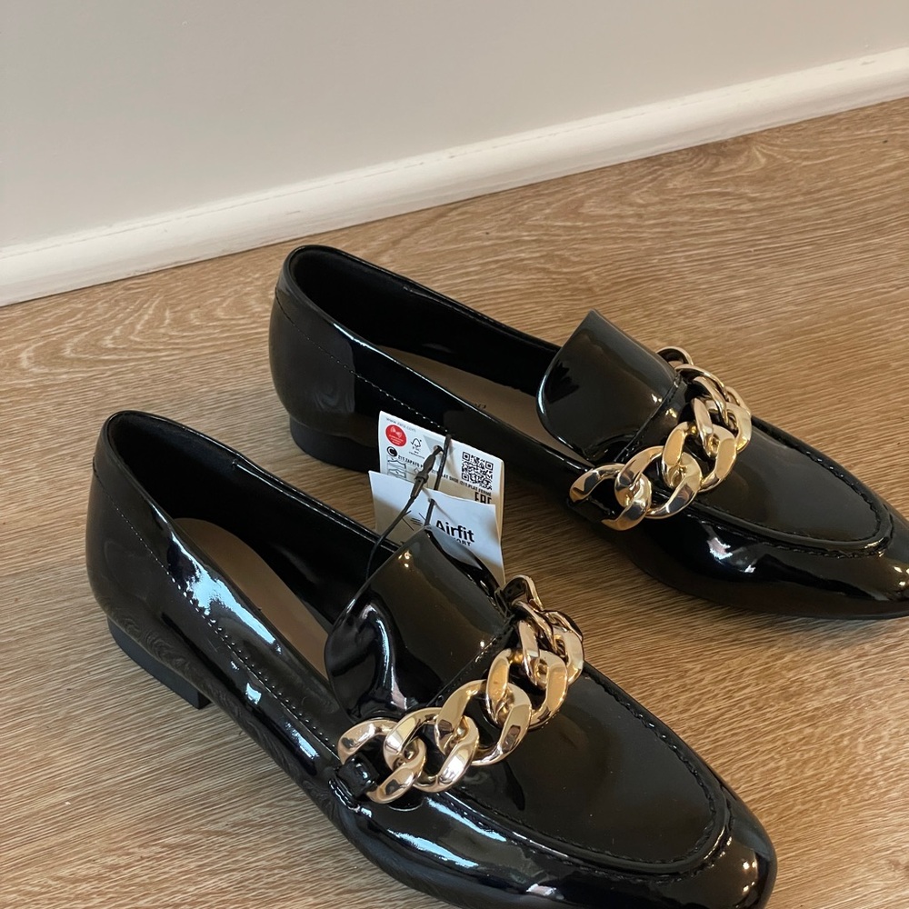 Zara Black Patent Leather Loafers with Gold Chain Women’s Size 5 / 36